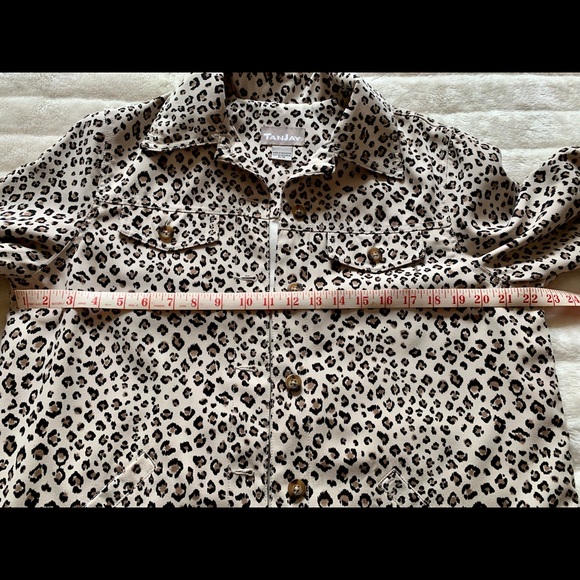 👏 3/$35 👏TanJay Ladies Leopard Print Jacket - Picture 11 of 12